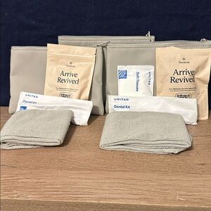 3 United Airlines Therabody amenity kits